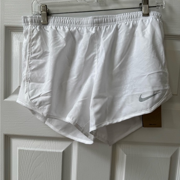 Nike Women's Tempo Athletic White Shorts - Picture 1 of 3